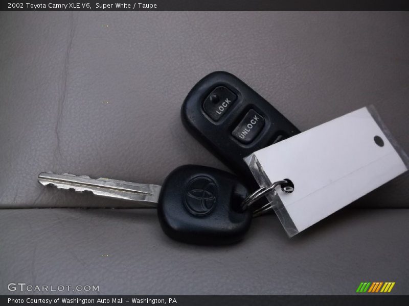 Super White / Taupe 2002 Toyota Camry XLE V6