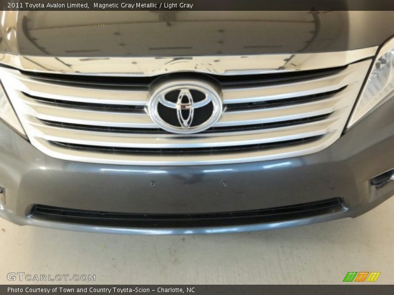 Magnetic Gray Metallic / Light Gray 2011 Toyota Avalon Limited