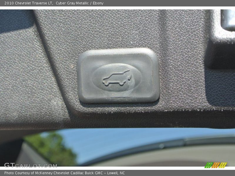 Cyber Gray Metallic / Ebony 2010 Chevrolet Traverse LT