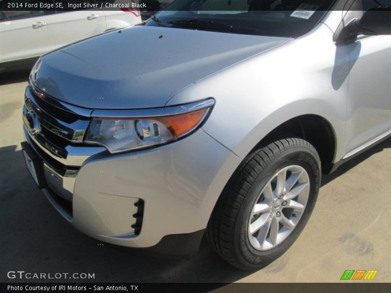 Ingot Silver / Charcoal Black 2014 Ford Edge SE