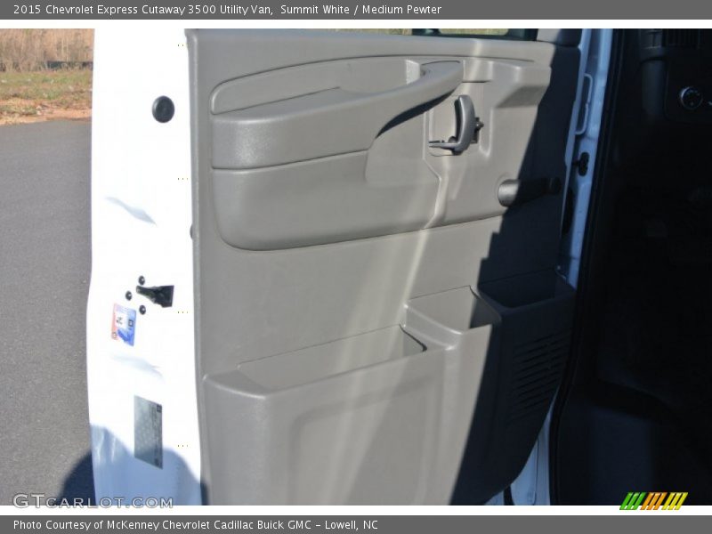 Summit White / Medium Pewter 2015 Chevrolet Express Cutaway 3500 Utility Van