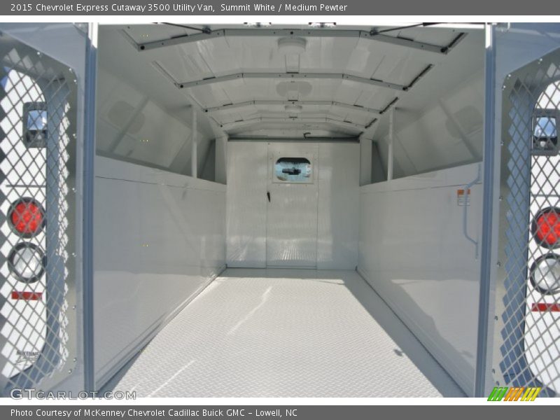 Summit White / Medium Pewter 2015 Chevrolet Express Cutaway 3500 Utility Van