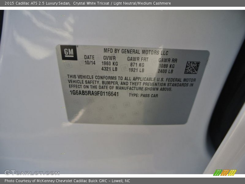 Crystal White Tricoat / Light Neutral/Medium Cashmere 2015 Cadillac ATS 2.5 Luxury Sedan
