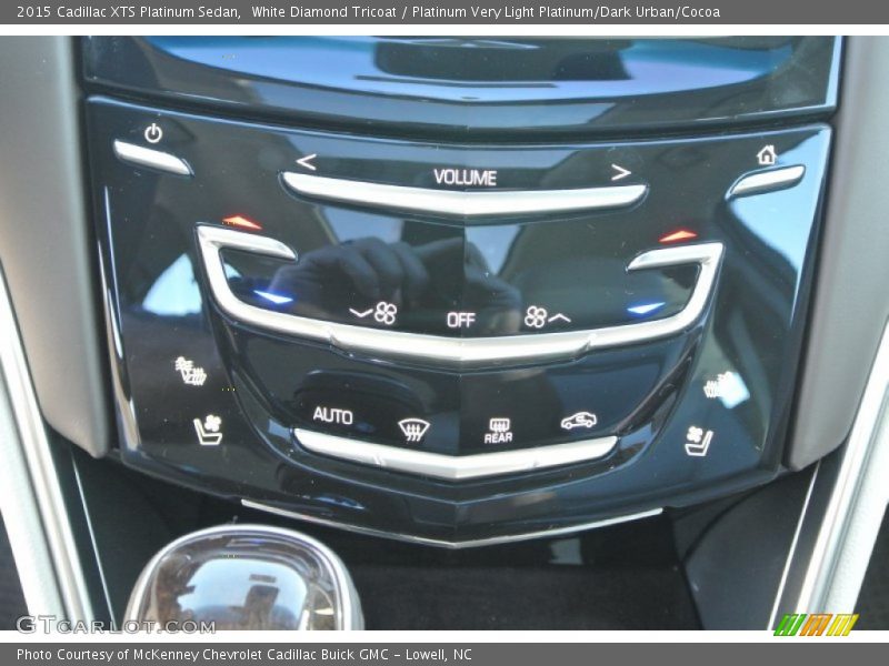White Diamond Tricoat / Platinum Very Light Platinum/Dark Urban/Cocoa 2015 Cadillac XTS Platinum Sedan