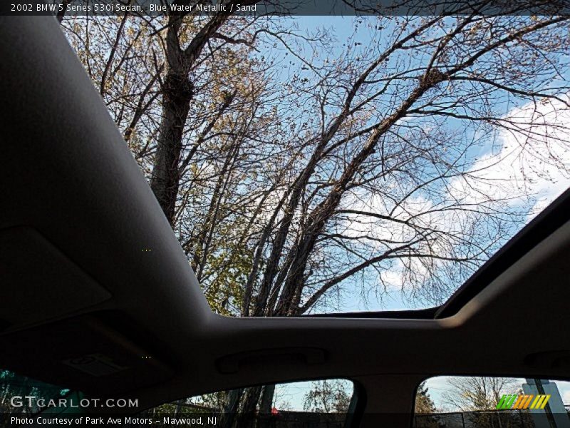 Sunroof of 2002 5 Series 530i Sedan