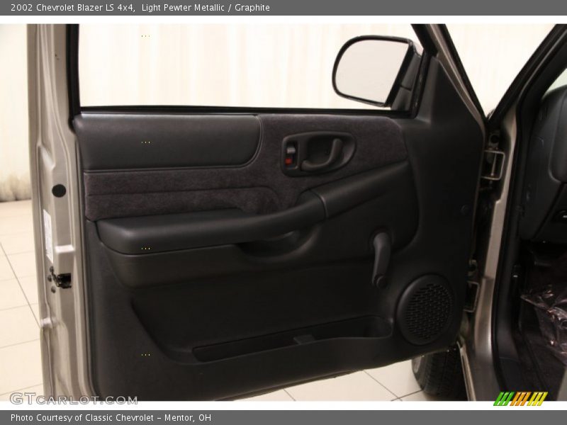 Light Pewter Metallic / Graphite 2002 Chevrolet Blazer LS 4x4