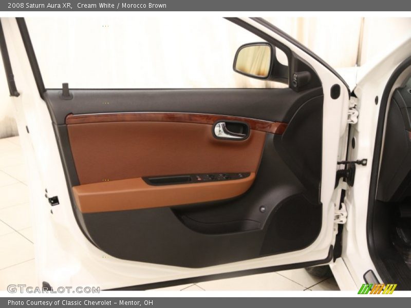 Cream White / Morocco Brown 2008 Saturn Aura XR