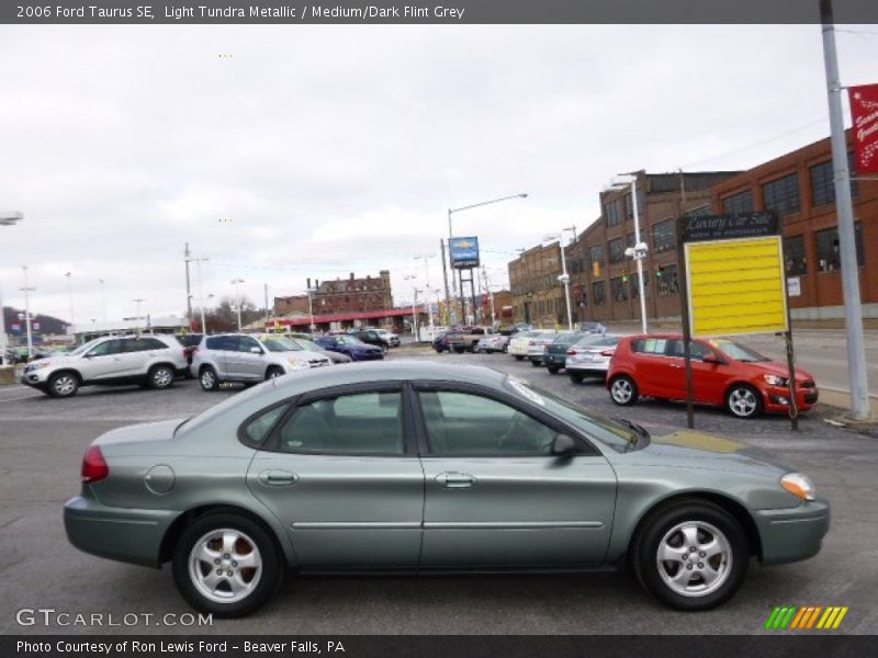 Light Tundra Metallic / Medium/Dark Flint Grey 2006 Ford Taurus SE