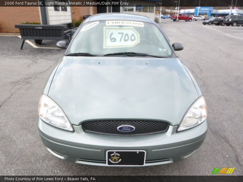 Light Tundra Metallic / Medium/Dark Flint Grey 2006 Ford Taurus SE