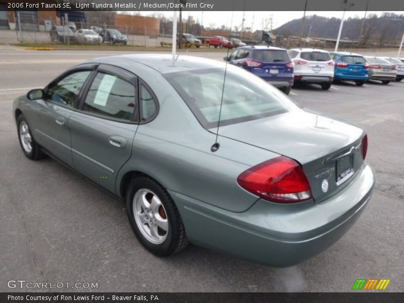 Light Tundra Metallic / Medium/Dark Flint Grey 2006 Ford Taurus SE
