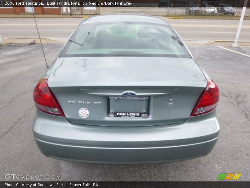 Light Tundra Metallic / Medium/Dark Flint Grey 2006 Ford Taurus SE