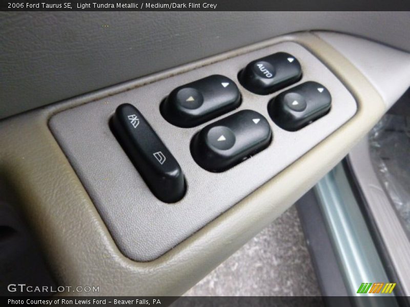 Light Tundra Metallic / Medium/Dark Flint Grey 2006 Ford Taurus SE