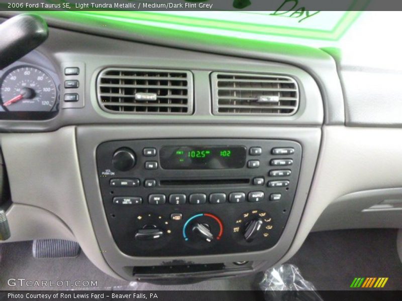 Light Tundra Metallic / Medium/Dark Flint Grey 2006 Ford Taurus SE