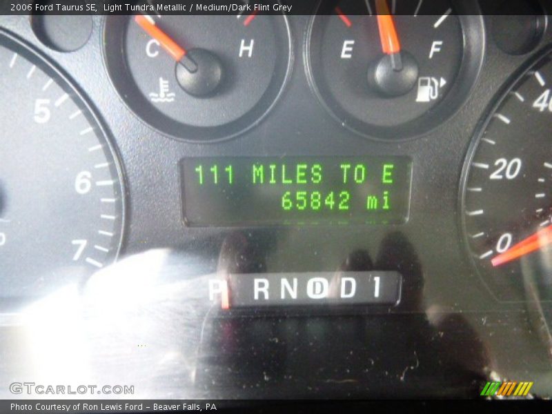 Light Tundra Metallic / Medium/Dark Flint Grey 2006 Ford Taurus SE