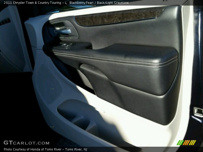 Blackberry Pearl / Black/Light Graystone 2011 Chrysler Town & Country Touring - L