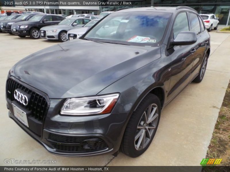 Front 3/4 View of 2015 Q5 3.0 TFSI Premium Plus quattro