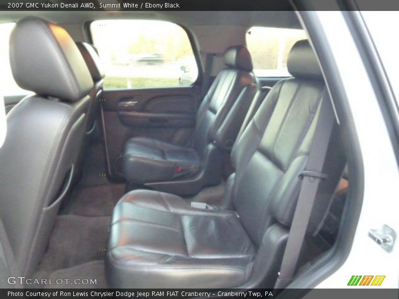 Summit White / Ebony Black 2007 GMC Yukon Denali AWD