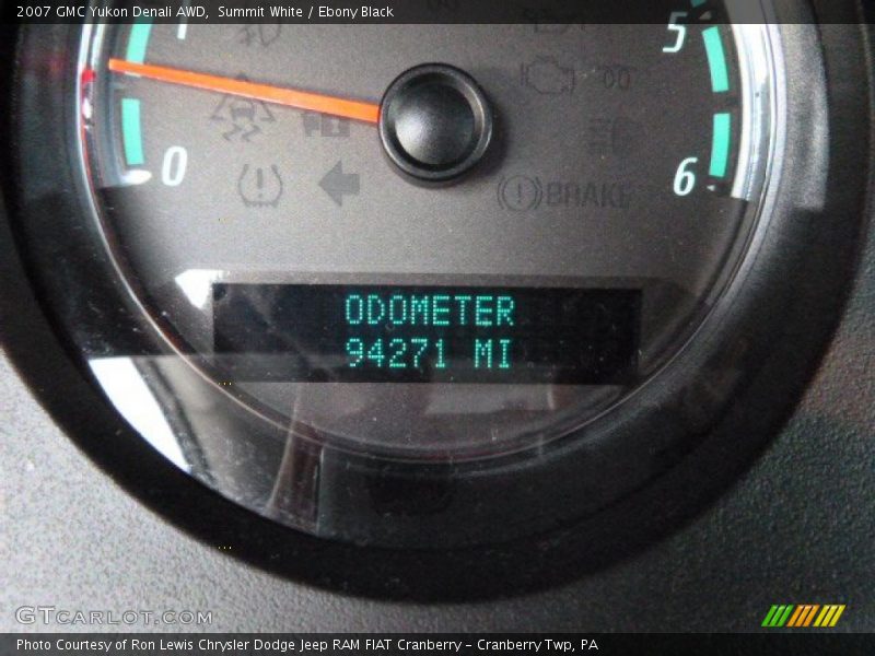 Summit White / Ebony Black 2007 GMC Yukon Denali AWD