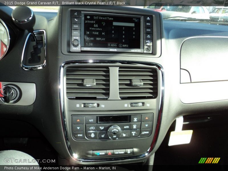 Brilliant Black Crystal Pearl / R/T Black 2015 Dodge Grand Caravan R/T