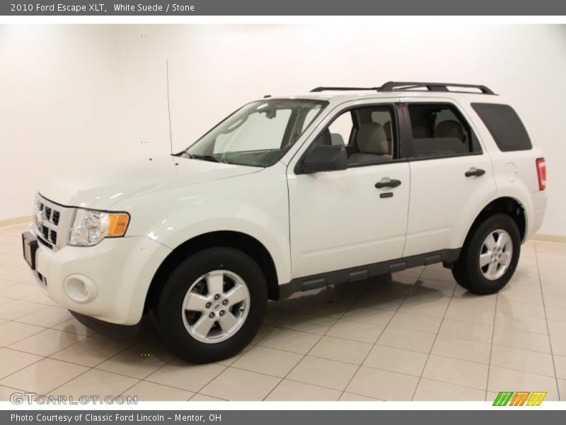 Front 3/4 View of 2010 Escape XLT