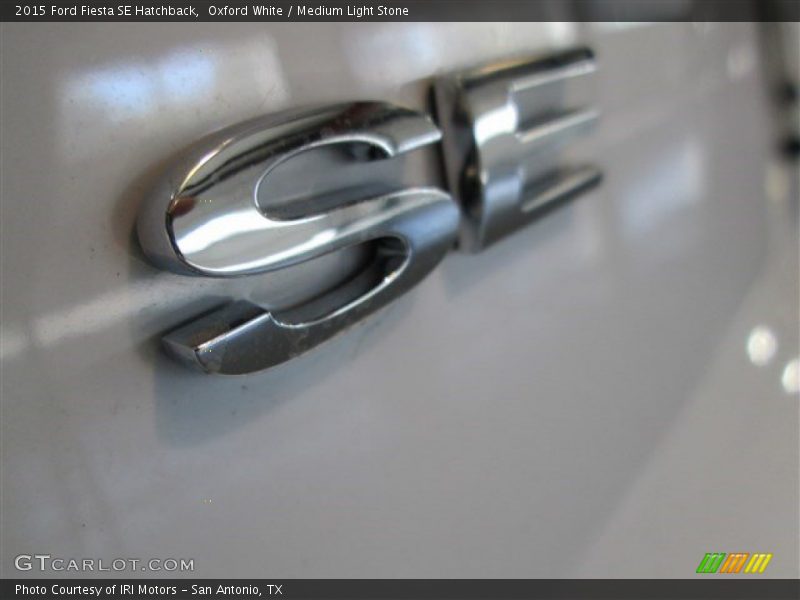 Oxford White / Medium Light Stone 2015 Ford Fiesta SE Hatchback
