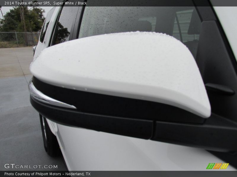 Super White / Black 2014 Toyota 4Runner SR5