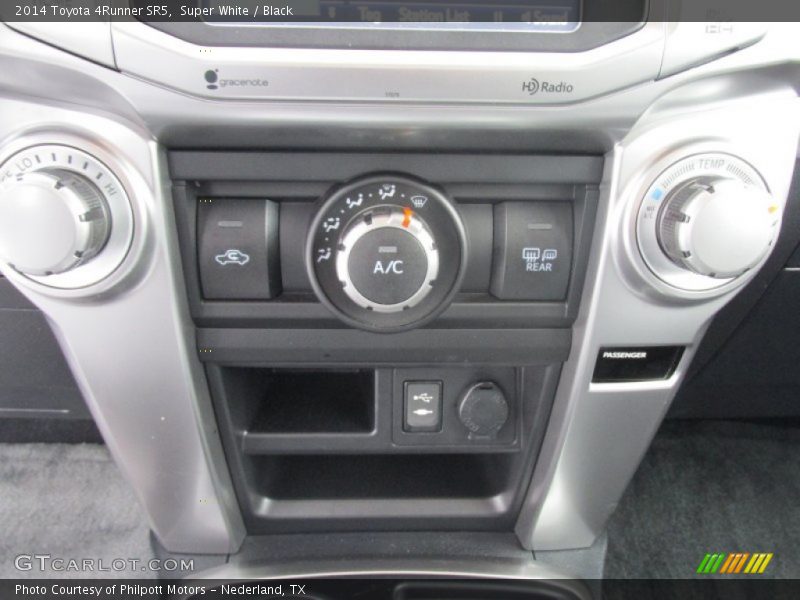Super White / Black 2014 Toyota 4Runner SR5