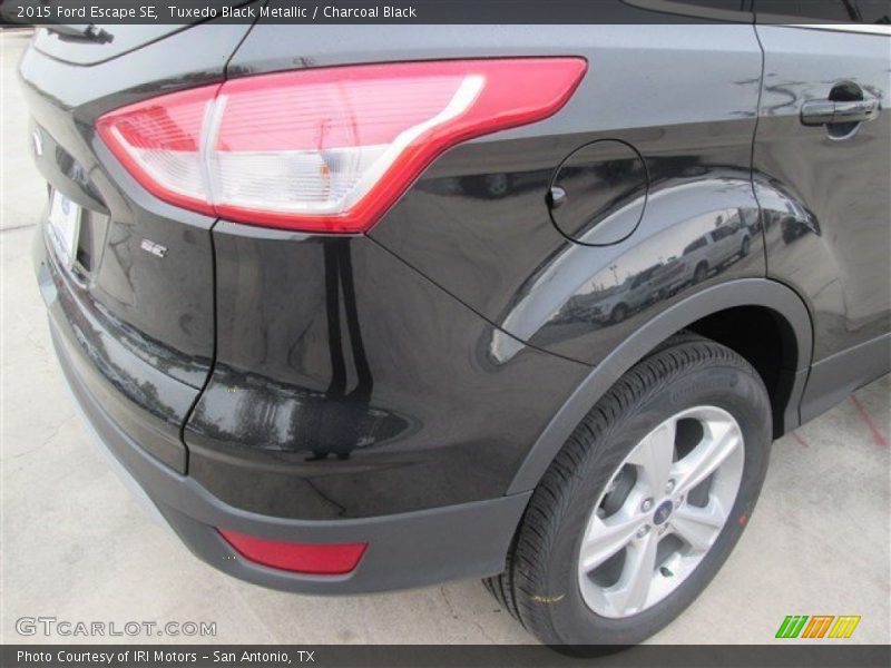 Tuxedo Black Metallic / Charcoal Black 2015 Ford Escape SE