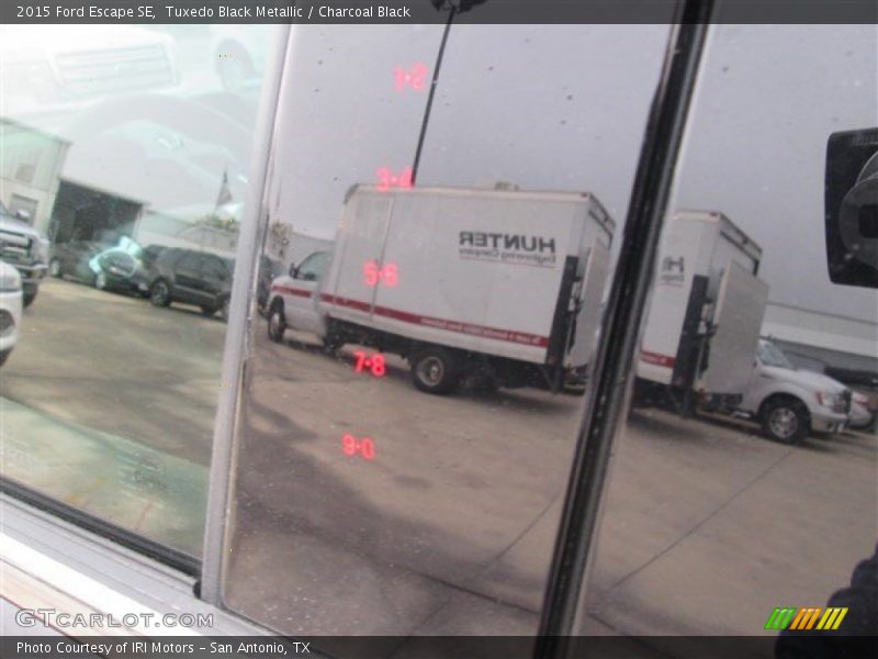 Tuxedo Black Metallic / Charcoal Black 2015 Ford Escape SE