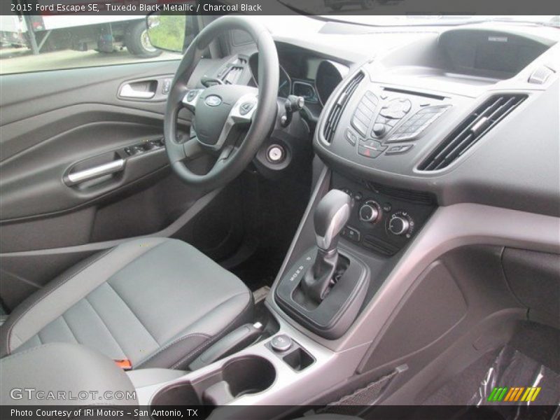 Tuxedo Black Metallic / Charcoal Black 2015 Ford Escape SE