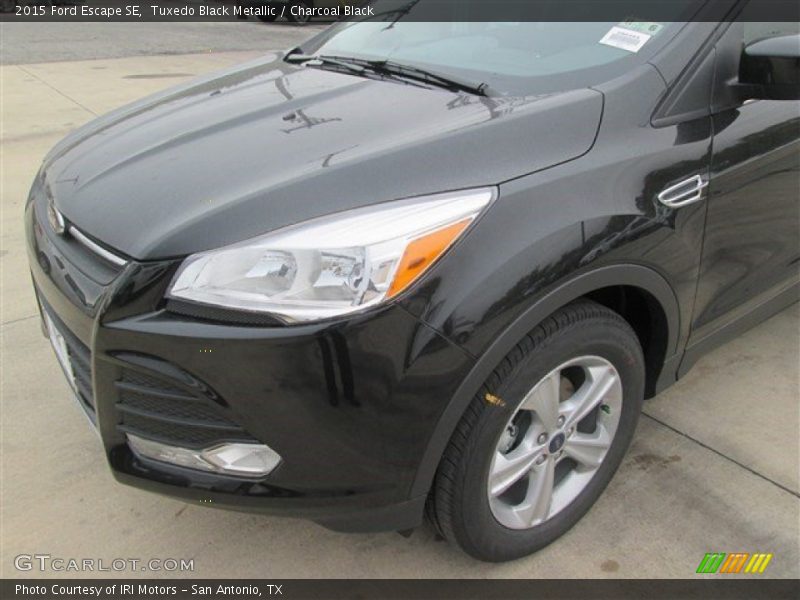 Tuxedo Black Metallic / Charcoal Black 2015 Ford Escape SE