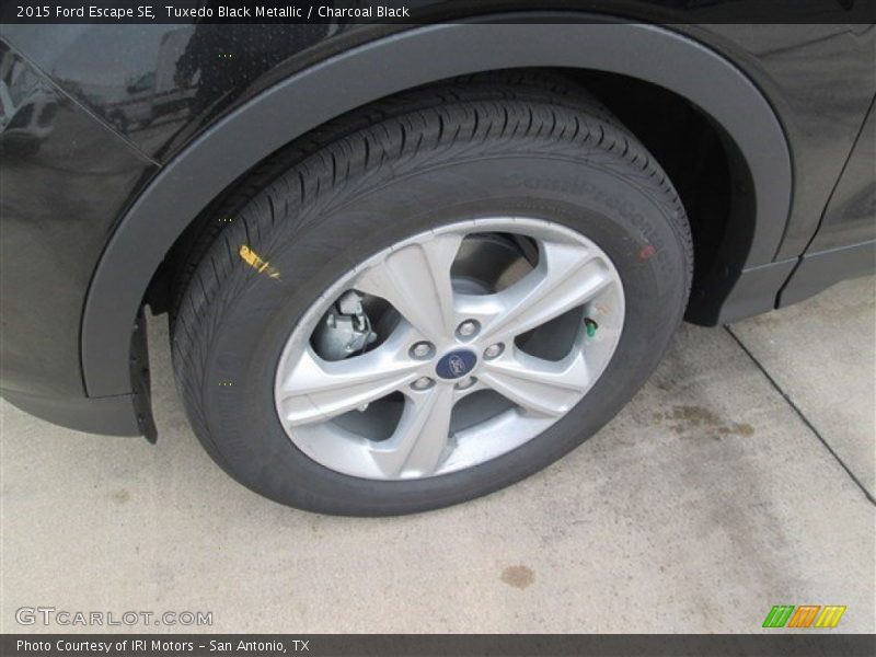 Tuxedo Black Metallic / Charcoal Black 2015 Ford Escape SE