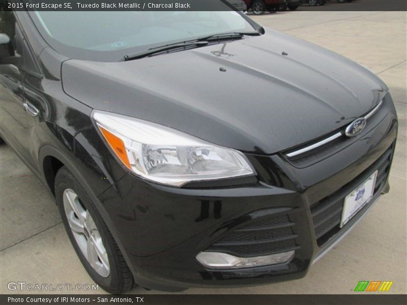 Tuxedo Black Metallic / Charcoal Black 2015 Ford Escape SE