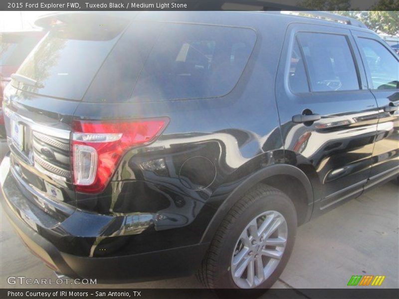 Tuxedo Black / Medium Light Stone 2015 Ford Explorer FWD