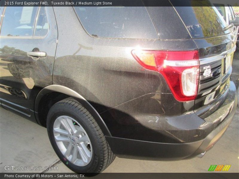 Tuxedo Black / Medium Light Stone 2015 Ford Explorer FWD