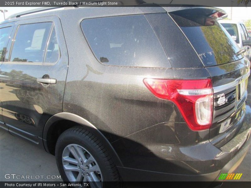 Tuxedo Black / Medium Light Stone 2015 Ford Explorer FWD