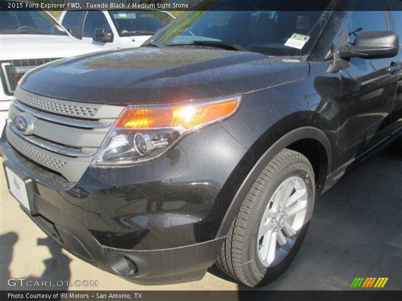 Tuxedo Black / Medium Light Stone 2015 Ford Explorer FWD