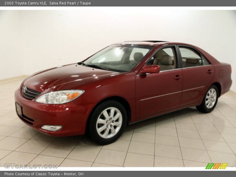 Front 3/4 View of 2003 Camry XLE