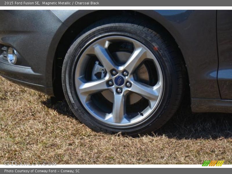 Magnetic Metallic / Charcoal Black 2015 Ford Fusion SE