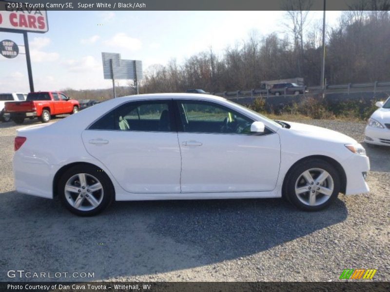 Super White / Black/Ash 2013 Toyota Camry SE