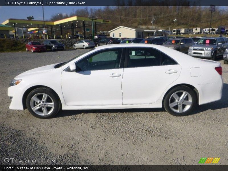 Super White / Black/Ash 2013 Toyota Camry SE