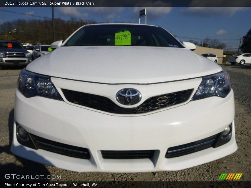 Super White / Black/Ash 2013 Toyota Camry SE