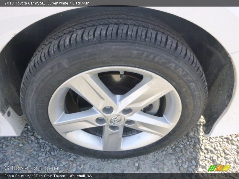 Super White / Black/Ash 2013 Toyota Camry SE