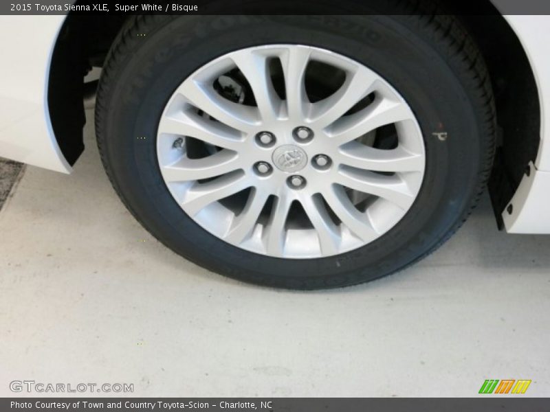 Super White / Bisque 2015 Toyota Sienna XLE