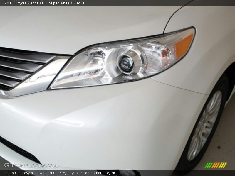 Super White / Bisque 2015 Toyota Sienna XLE