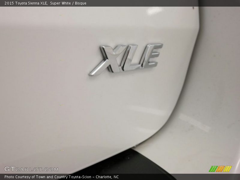 Super White / Bisque 2015 Toyota Sienna XLE