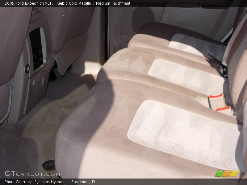 Pueblo Gold Metallic / Medium Parchment 2005 Ford Expedition XLT