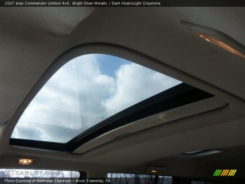 Bright Silver Metallic / Dark Khaki/Light Graystone 2007 Jeep Commander Limited 4x4