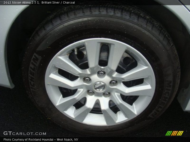 Brilliant Silver / Charcoal 2013 Nissan Altima 2.5 S