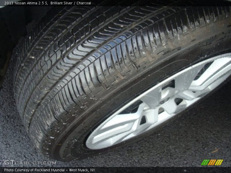 Brilliant Silver / Charcoal 2013 Nissan Altima 2.5 S